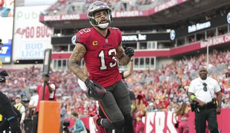 New contract moves Mike Evans closer to goal of playing entire career.